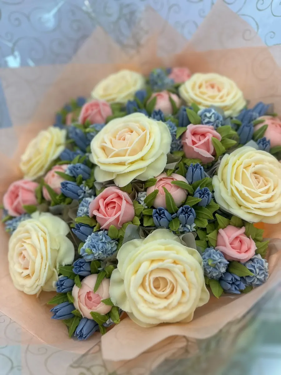 Hand-piped floral cupcake bouquet