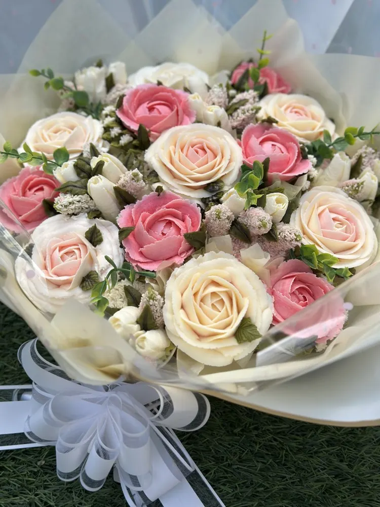 19 Deluxe cupcake bouquet of blush and ivory buttercream roses